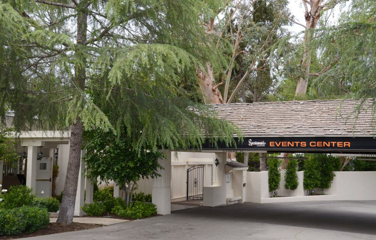 Sportsmen'S Lodge Hotel — Photos 1